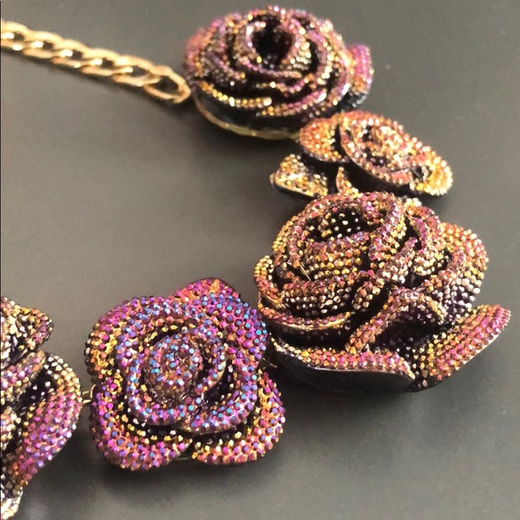 Flower statement necklace - Picture 4 of 4